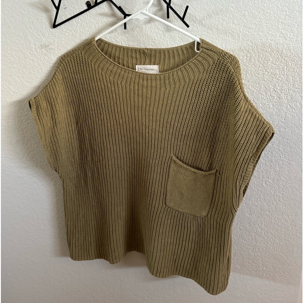 By Together Green short sleeve sweater with pocket
